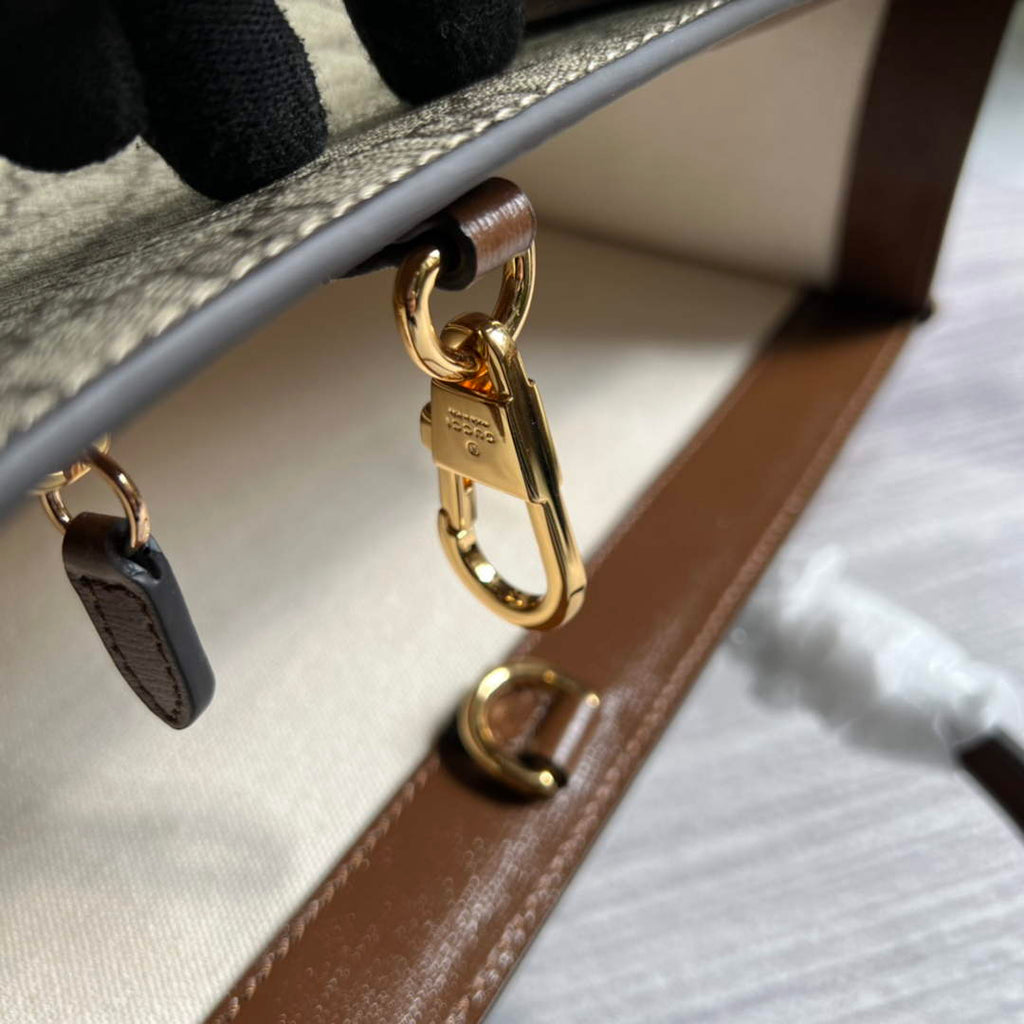 Gucci 674148 Medium tote with Interlocking G Brown leather