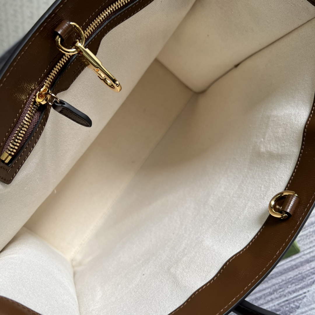 Gucci 674148 Medium tote with Interlocking G Brown leather