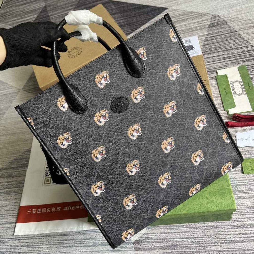 Gucci ‎674155 Medium tote with Interlocking G tiger Black GG Supreme canvas