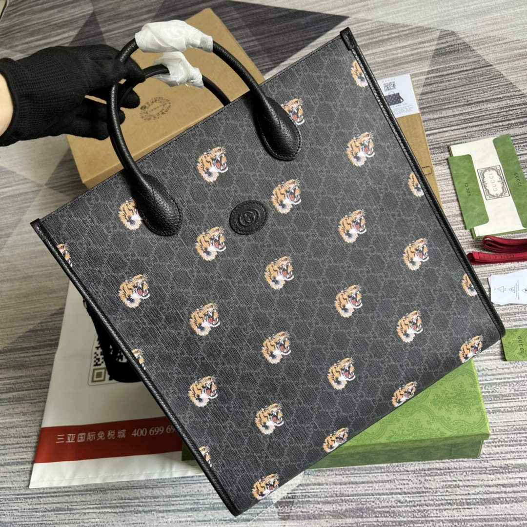 Gucci ‎674155 Medium tote with Interlocking G tiger Black GG Supreme canvas