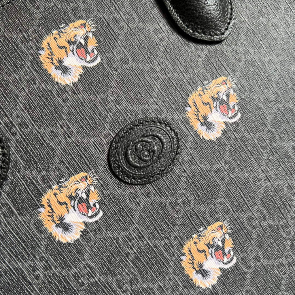 Gucci ‎674155 Medium tote with Interlocking G tiger Black GG Supreme canvas