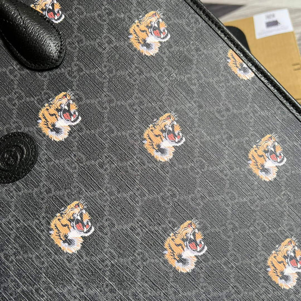 Gucci ‎674155 Medium tote with Interlocking G tiger Black GG Supreme canvas