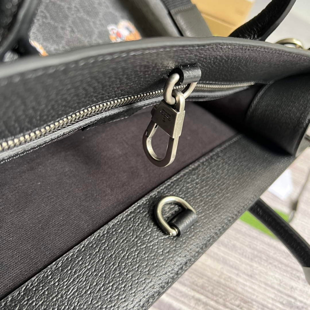 Gucci ‎674155 Medium tote with Interlocking G tiger Black GG Supreme canvas