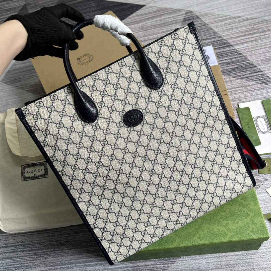 Gucci ‎674155 Medium tote with Interlocking G Beige and blue GG Supreme canvas