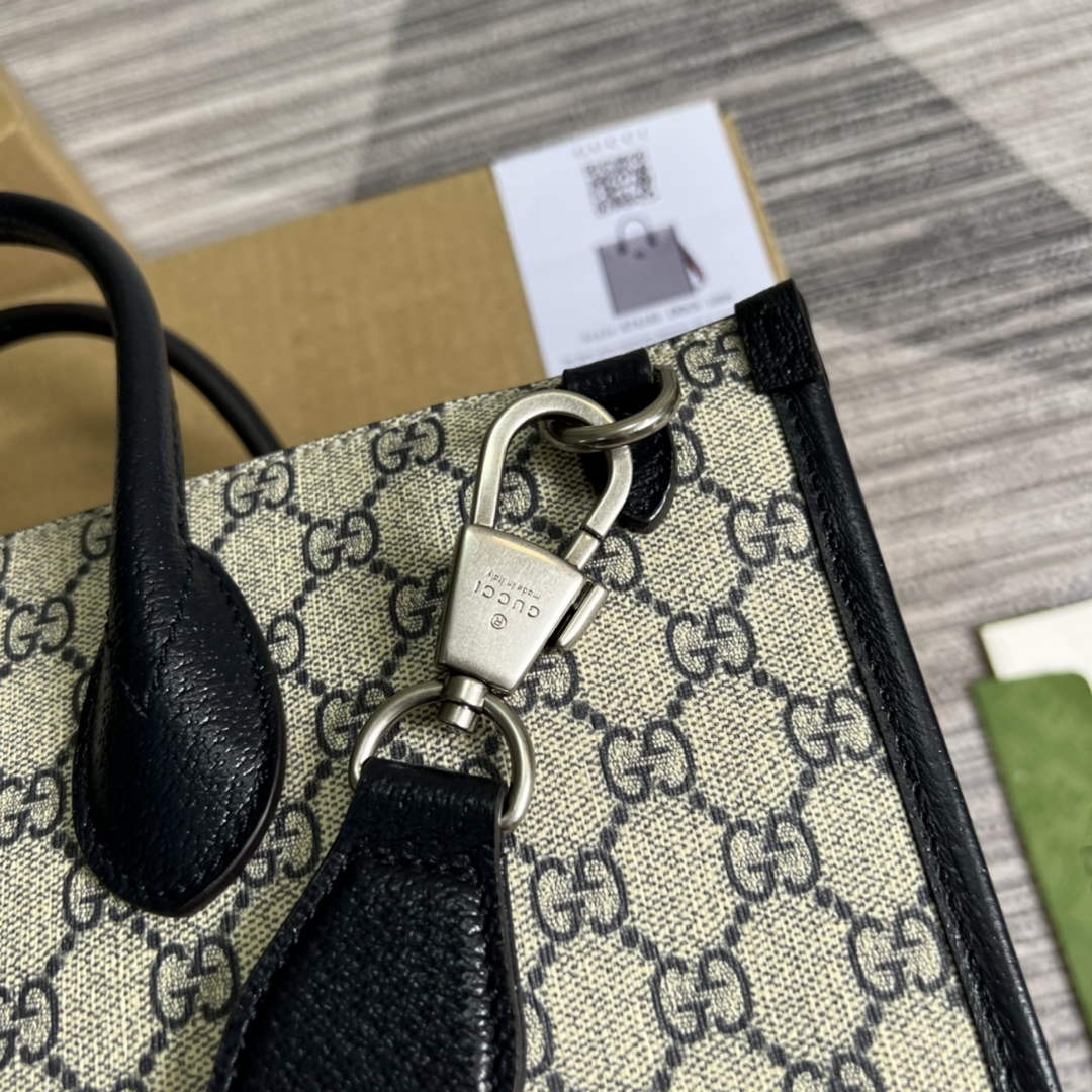 Gucci ‎674155 Medium tote with Interlocking G Beige and blue GG Supreme canvas