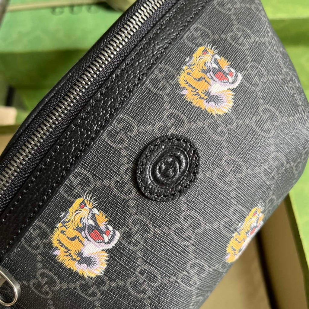 Gucci ‎675181 GG belt bag with tiger print Black leather