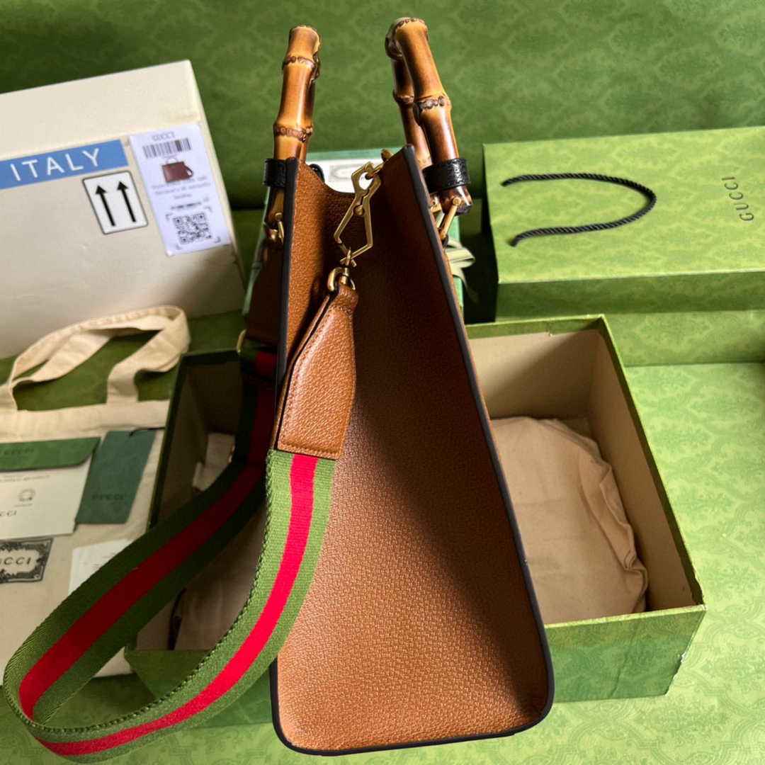 Gucci ‎678842 Diana medium tote bag in cuir leather
