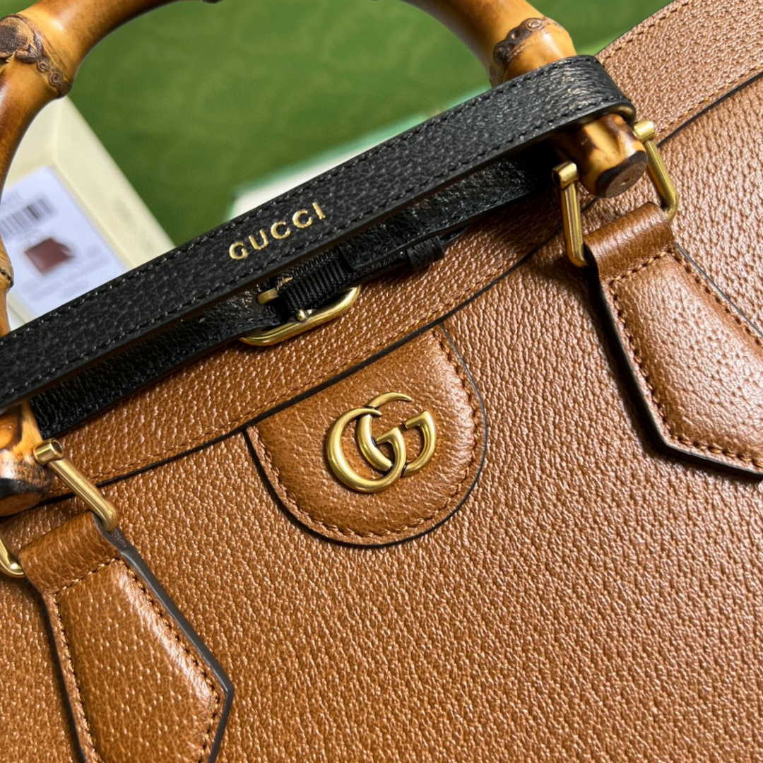 Gucci ‎678842 Diana medium tote bag in cuir leather