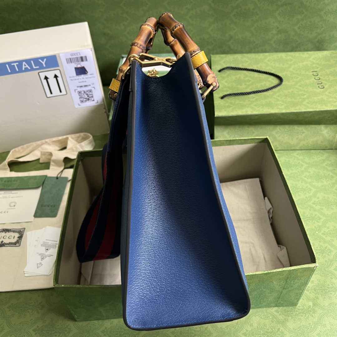 Gucci ‎678842 Diana medium tote bag in navy blue leather