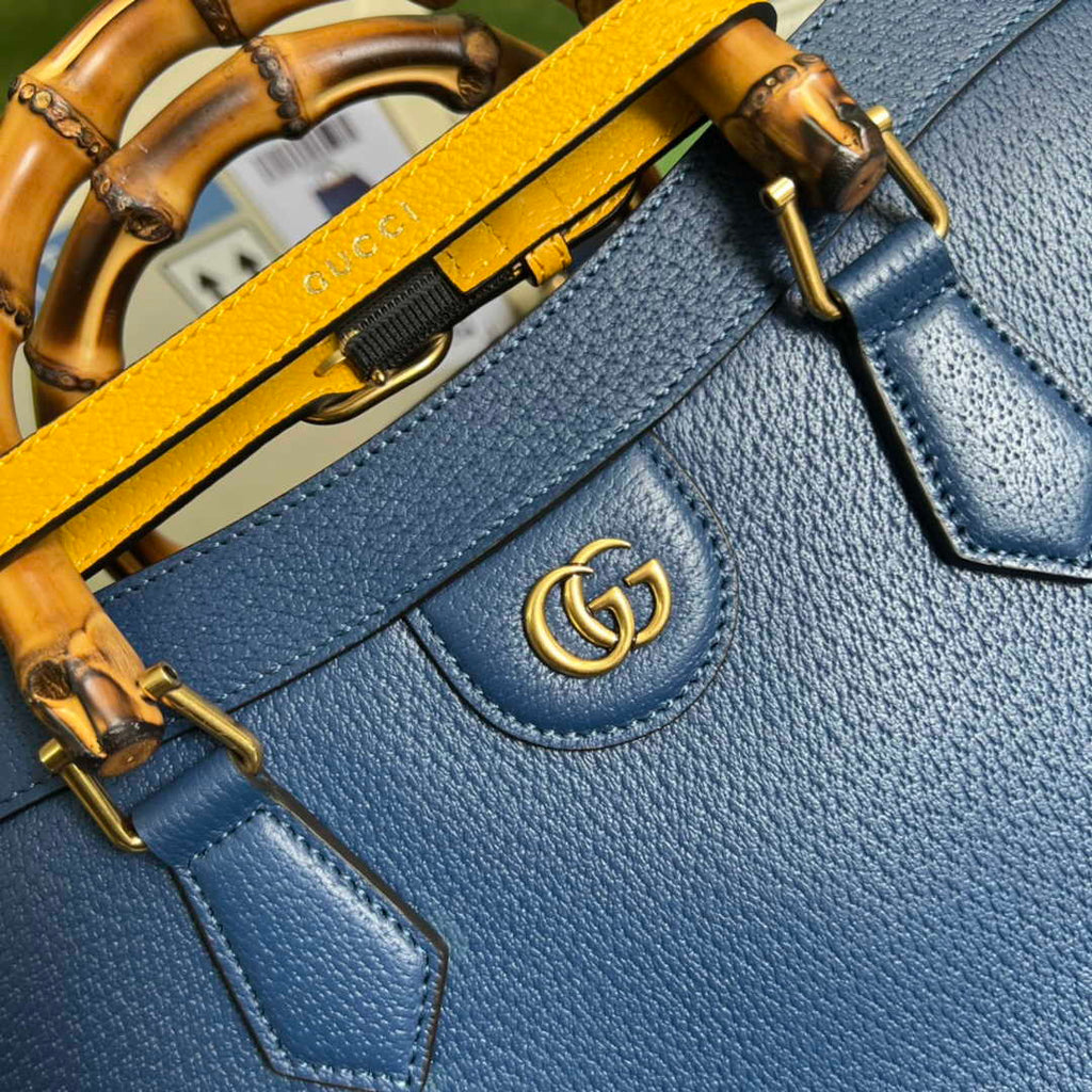 Gucci ‎678842 Diana medium tote bag in navy blue leather