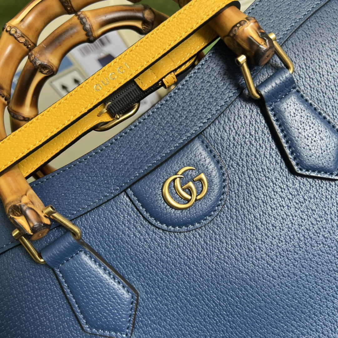 Gucci ‎678842 Diana medium tote bag in navy blue leather