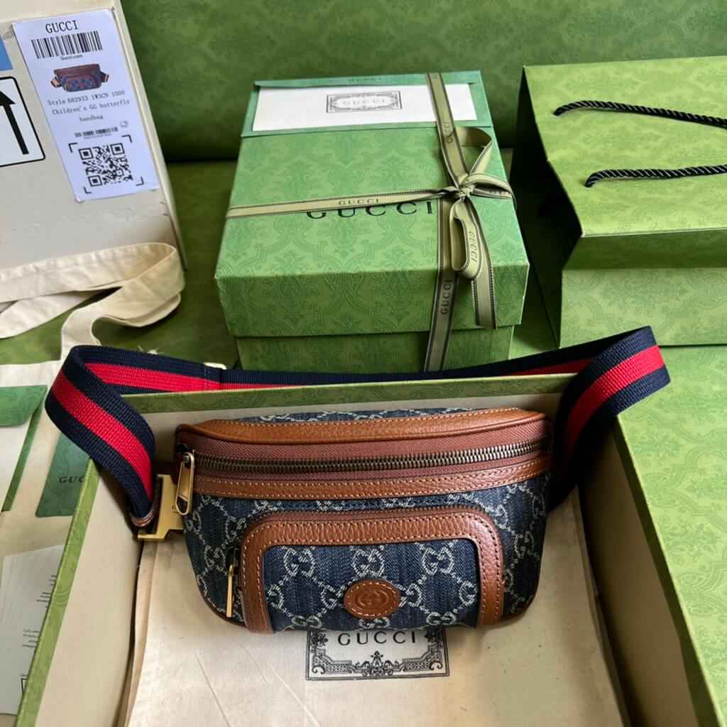 Gucci ‎682933 Belt bag with Interlocking G Blue and ebony GG Supreme