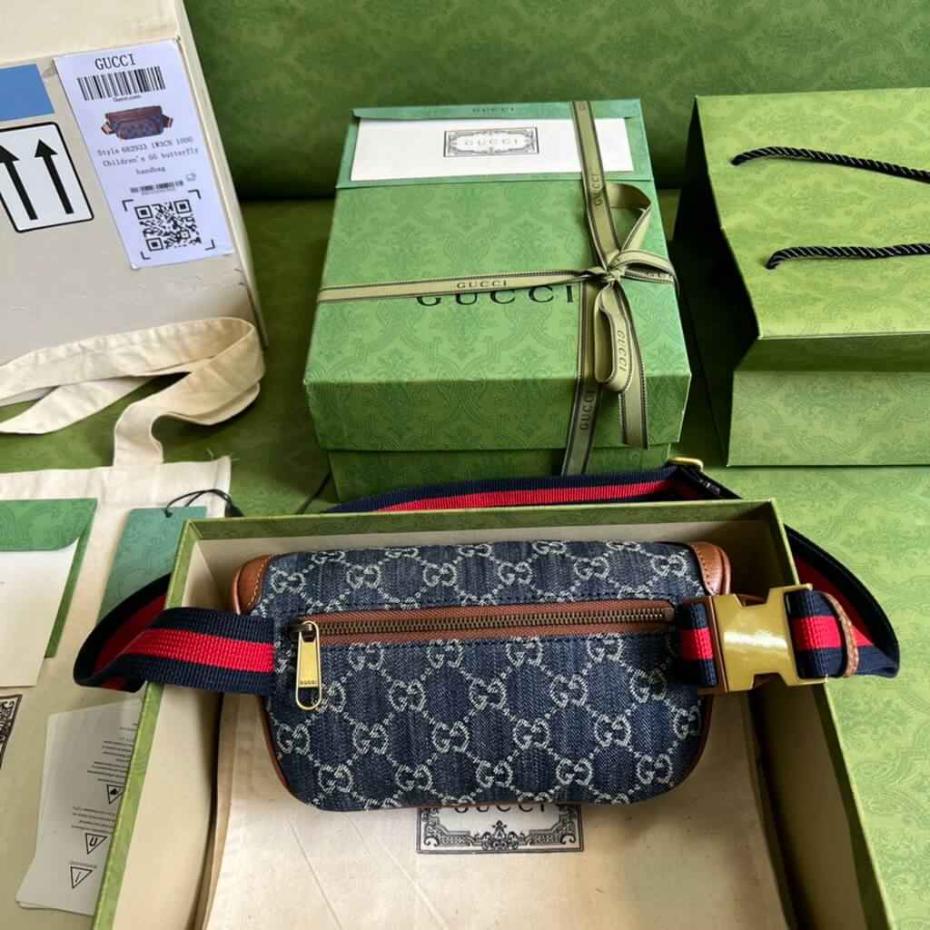 Gucci ‎682933 Belt bag with Interlocking G Blue and ebony GG Supreme