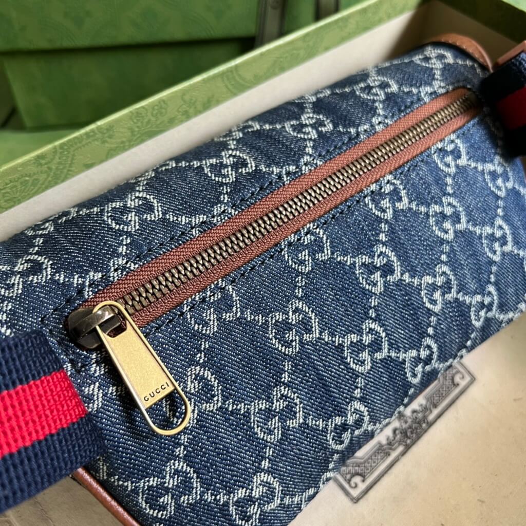Gucci ‎682933 Belt bag with Interlocking G Blue and ebony GG Supreme