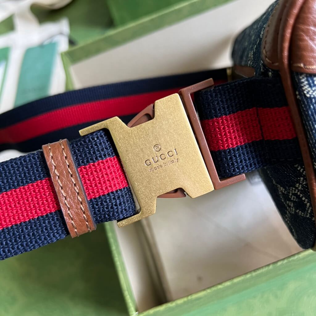 Gucci ‎682933 Belt bag with Interlocking G Blue and ebony GG Supreme