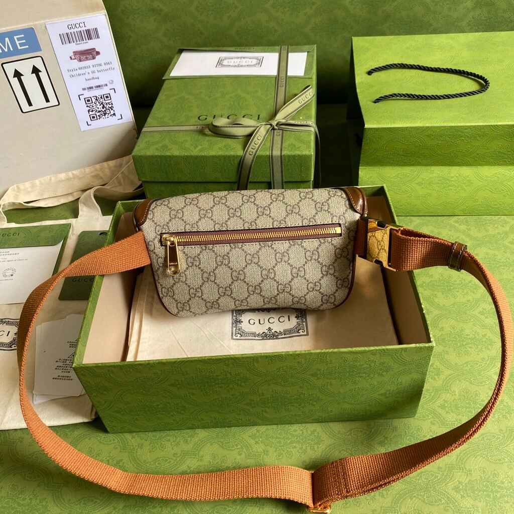 Gucci ‎682933 Belt bag with Interlocking G Beige and ebony GG Supreme