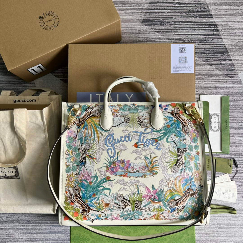 Gucci 687827 Tiger Medium tote bag beige