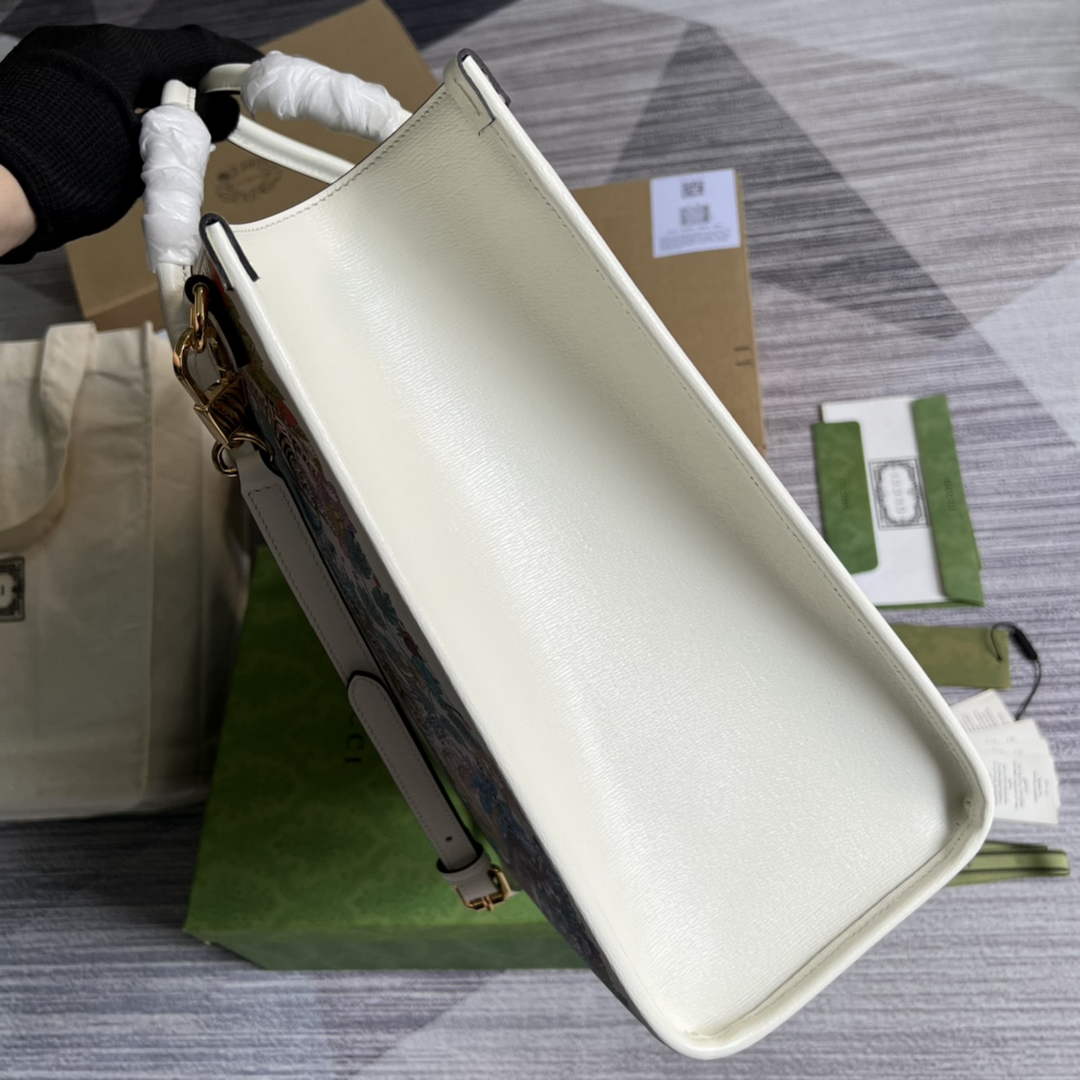 Gucci 687827 Tiger Medium tote bag beige