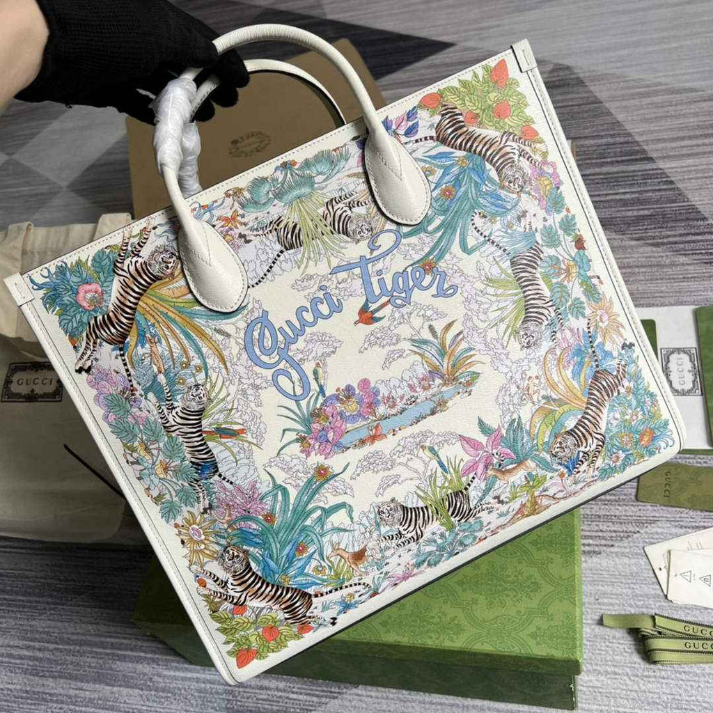 Gucci 687827 Tiger Medium tote bag beige
