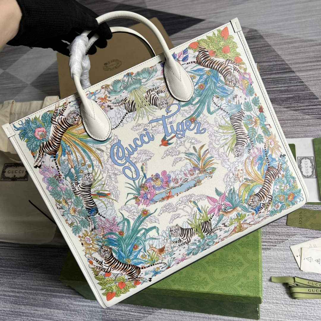 Gucci 687827 Tiger Medium tote bag beige
