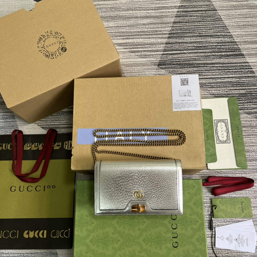 Gucci 696817 Diana mini bag with bamboo Silver leather