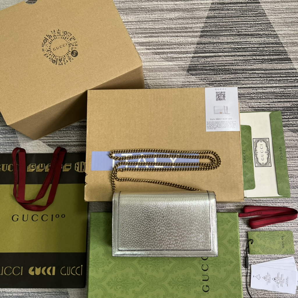 Gucci 696817 Diana mini bag with bamboo Silver leather