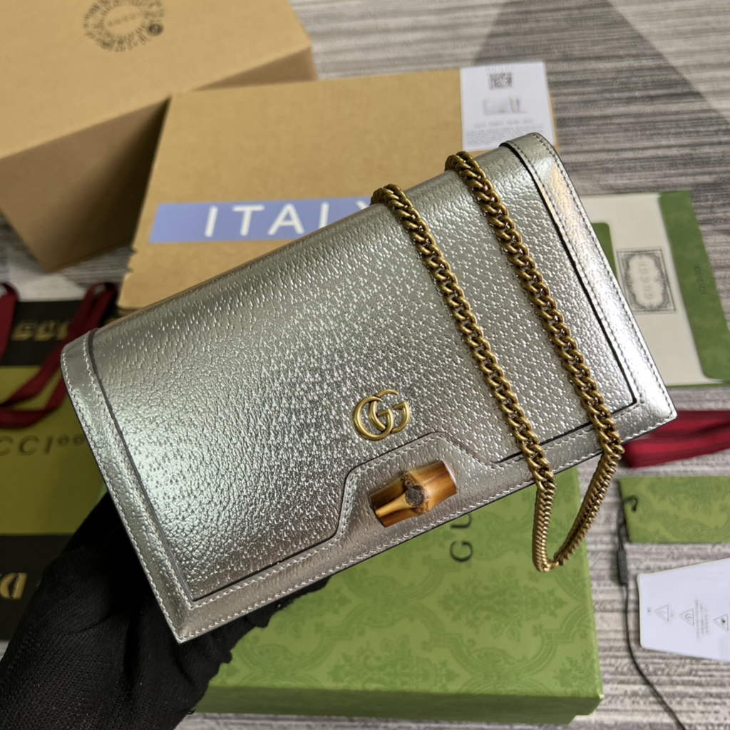 Gucci 696817 Diana mini bag with bamboo Silver leather