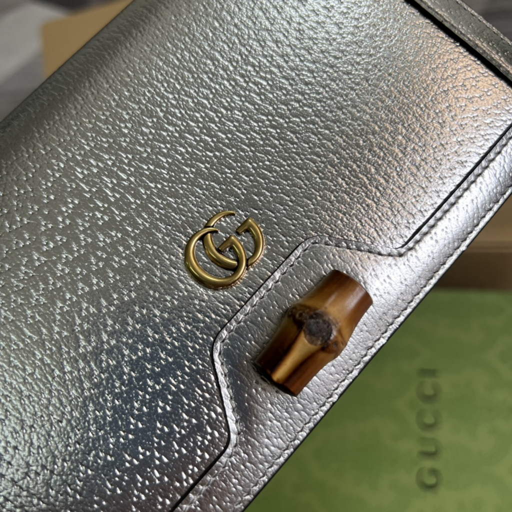 Gucci 696817 Diana mini bag with bamboo Silver leather