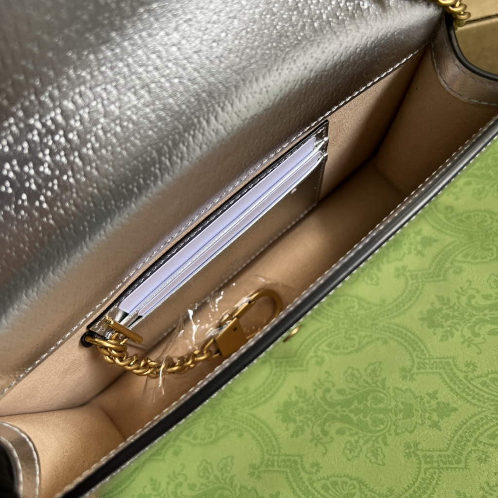 Gucci 696817 Diana mini bag with bamboo Silver leather