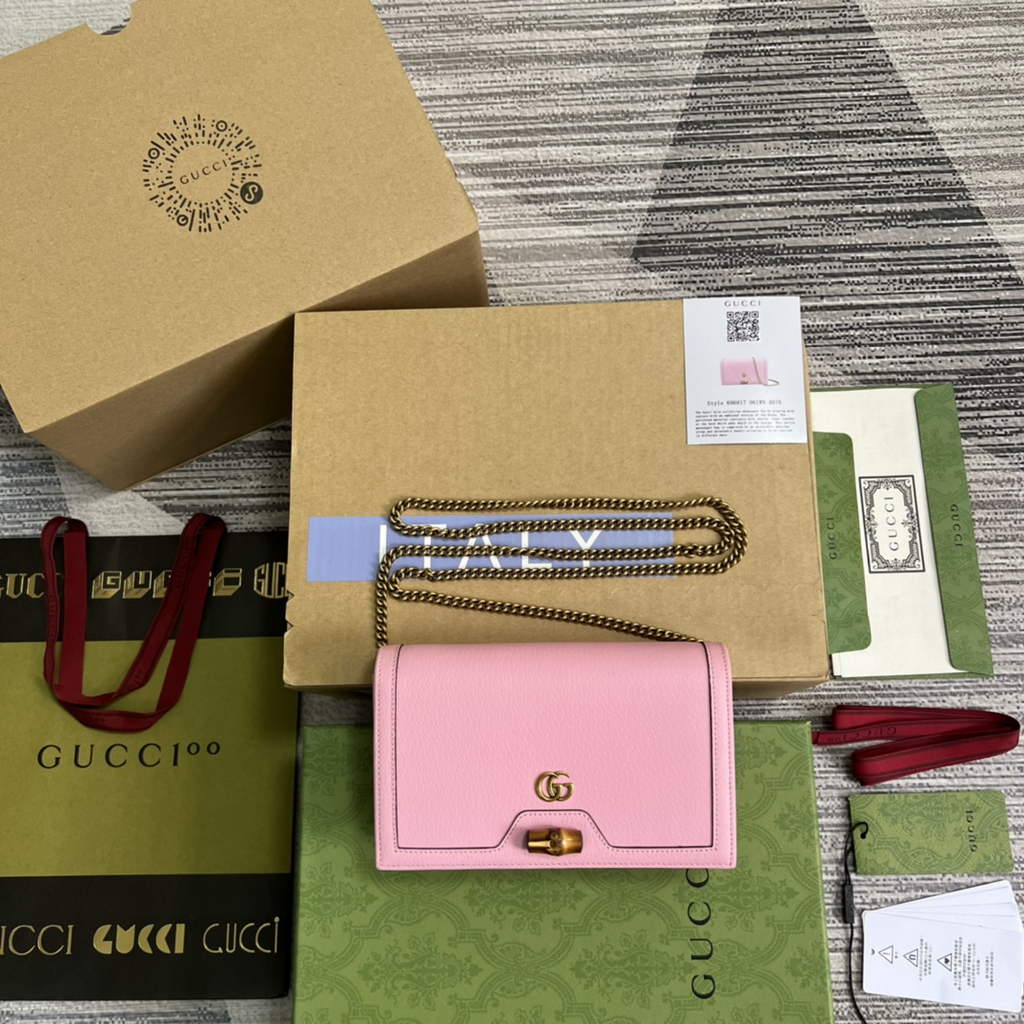 Gucci 696817 Diana mini bag with bamboo pink leather