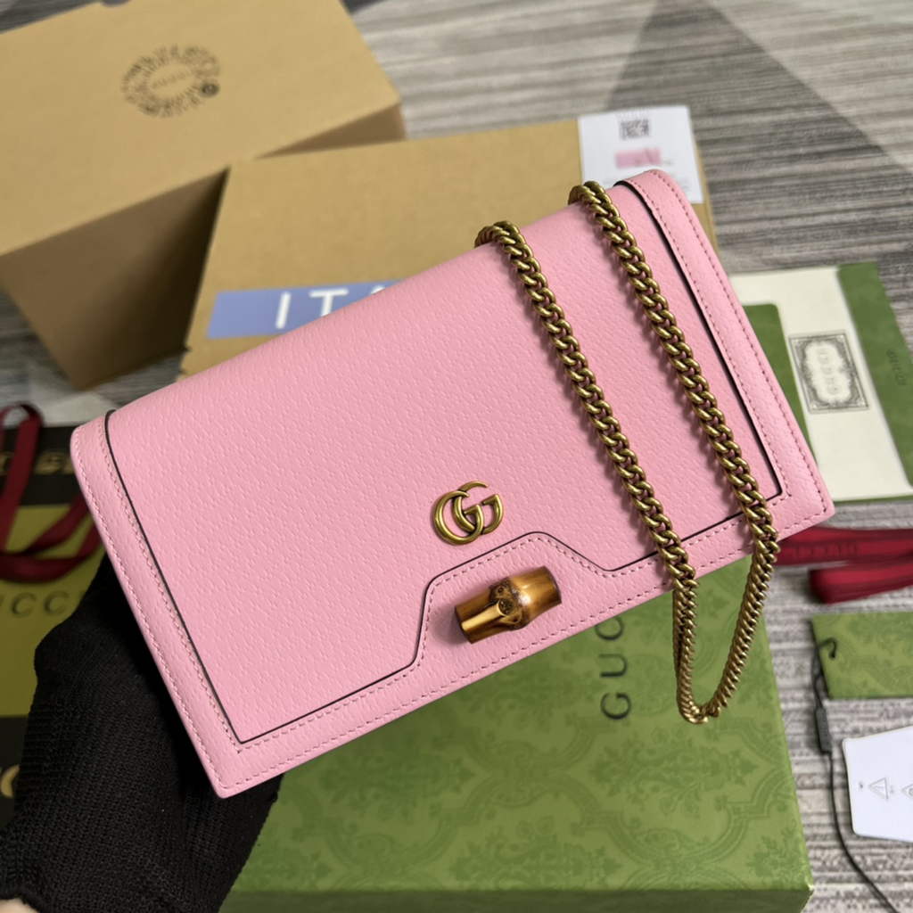 Gucci 696817 Diana mini bag with bamboo pink leather