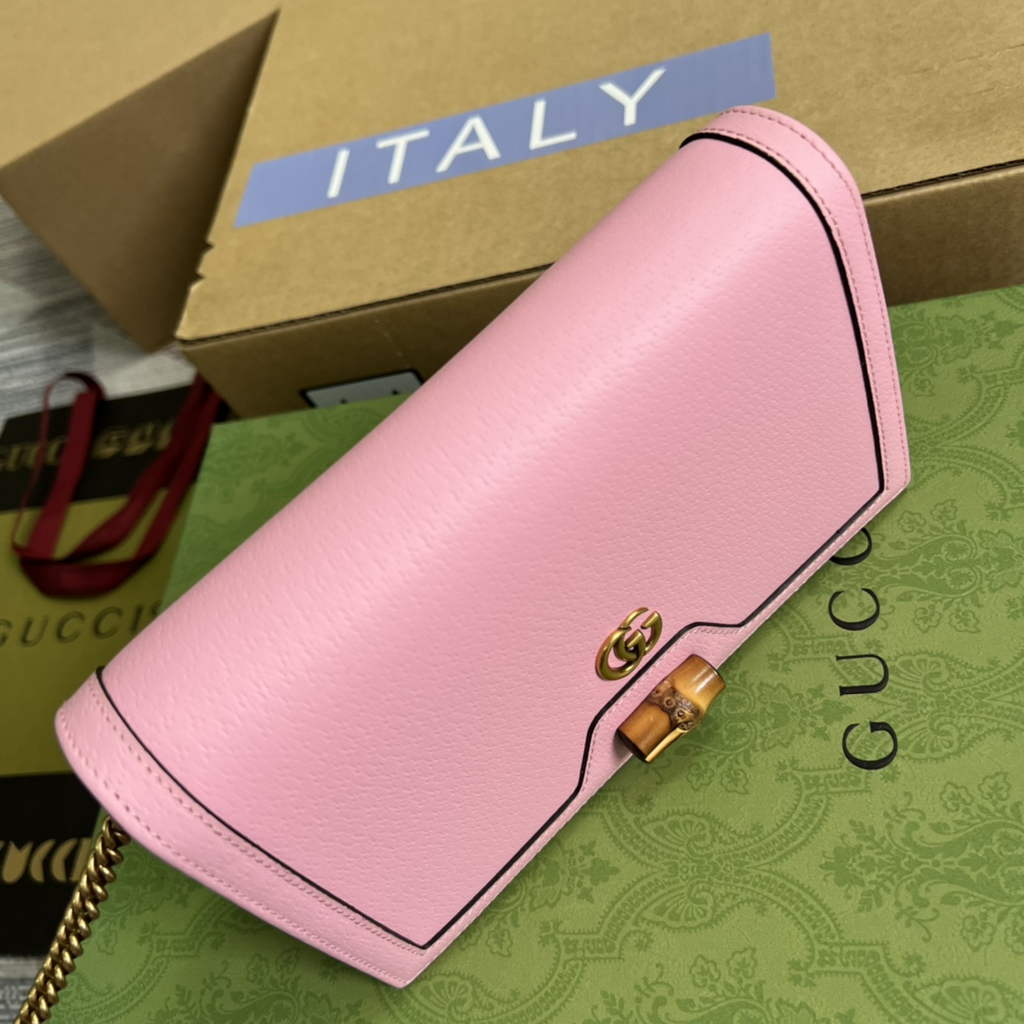 Gucci 696817 Diana mini bag with bamboo pink leather