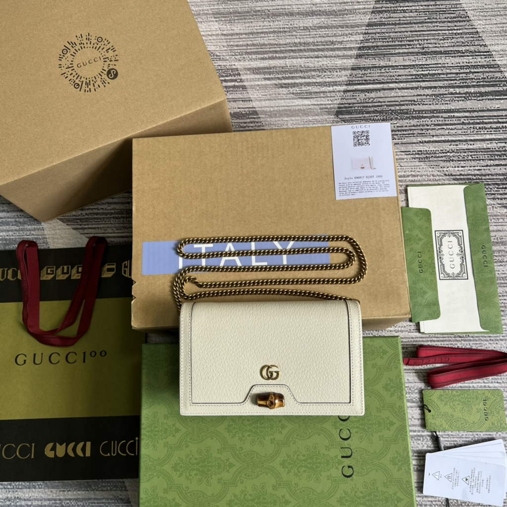 Gucci 696817 Diana mini bag with bamboo White leather