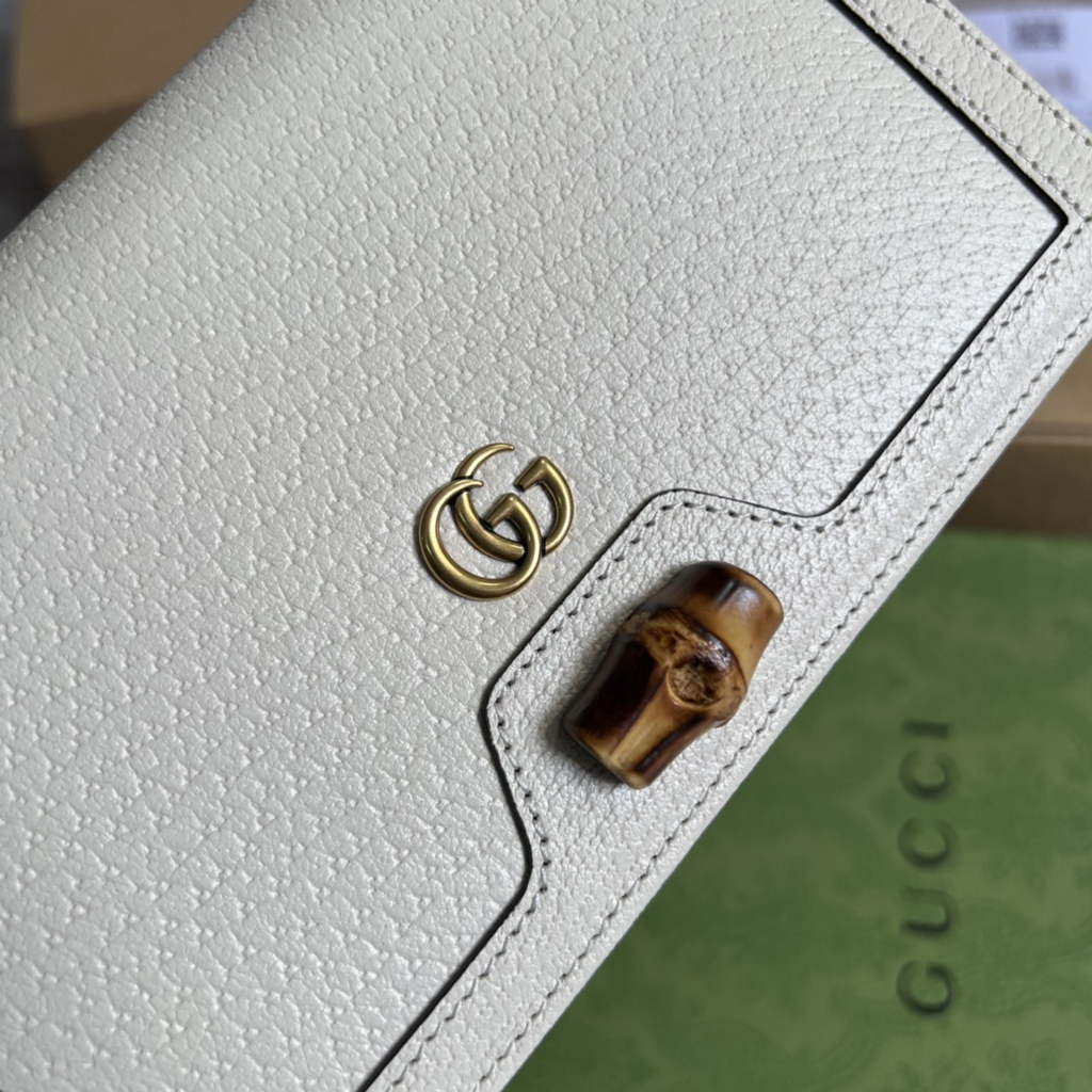 Gucci 696817 Diana mini bag with bamboo White leather