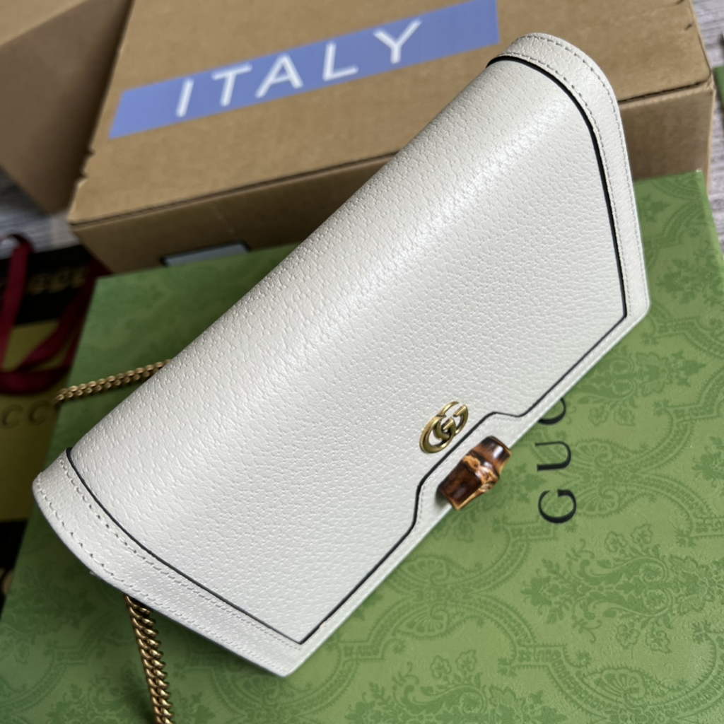 Gucci 696817 Diana mini bag with bamboo White leather