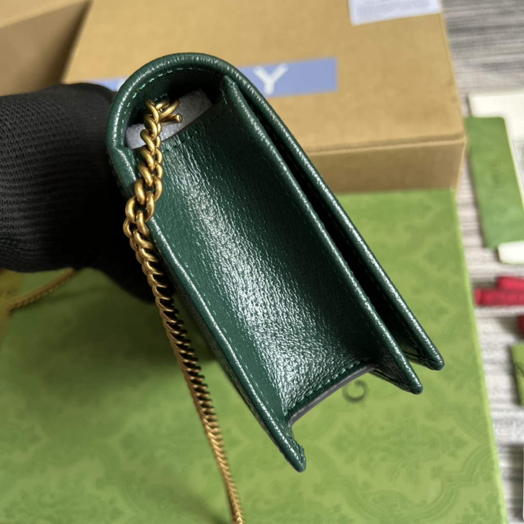 Gucci 696817 Diana mini bag with bamboo Green leather