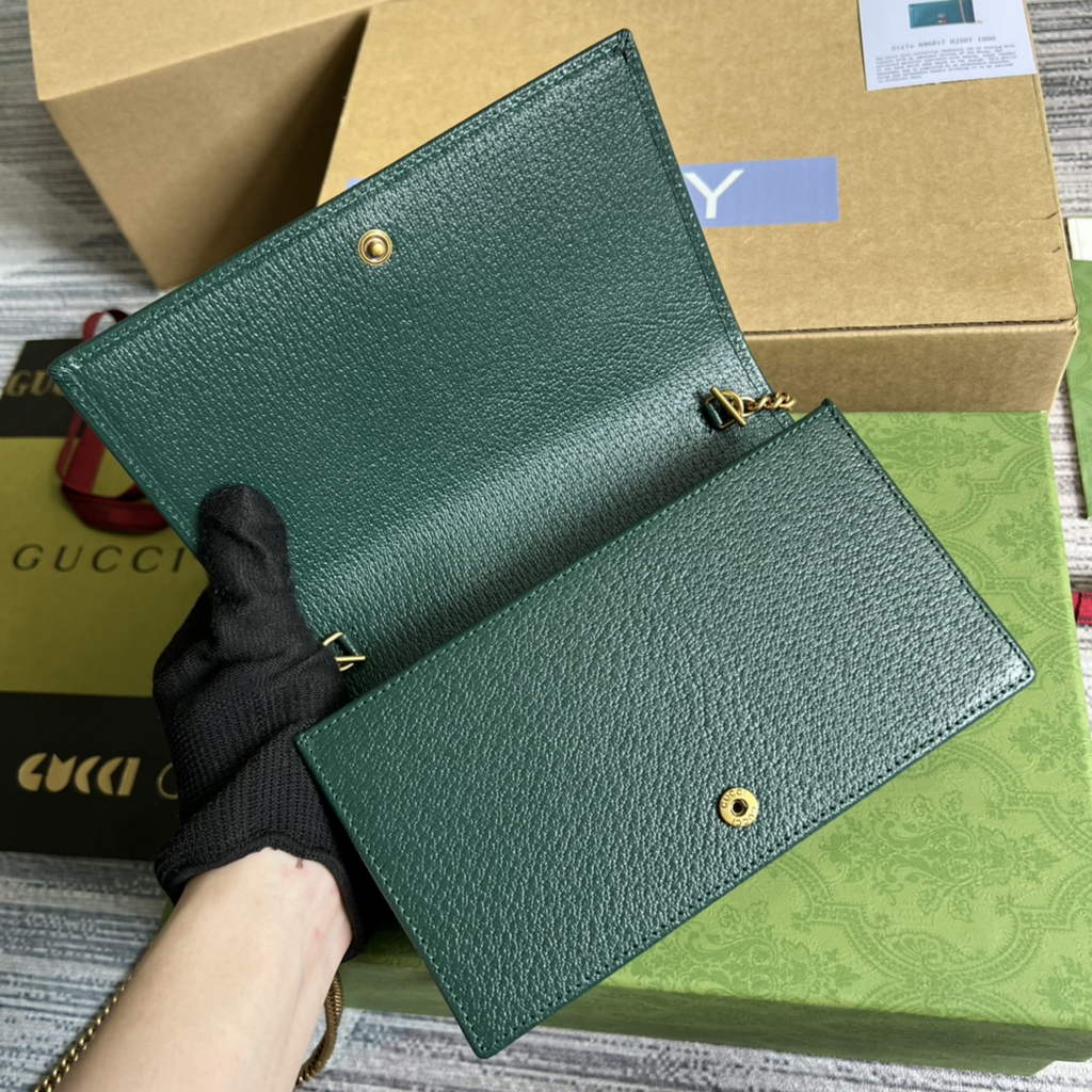 Gucci 696817 Diana mini bag with bamboo Green leather