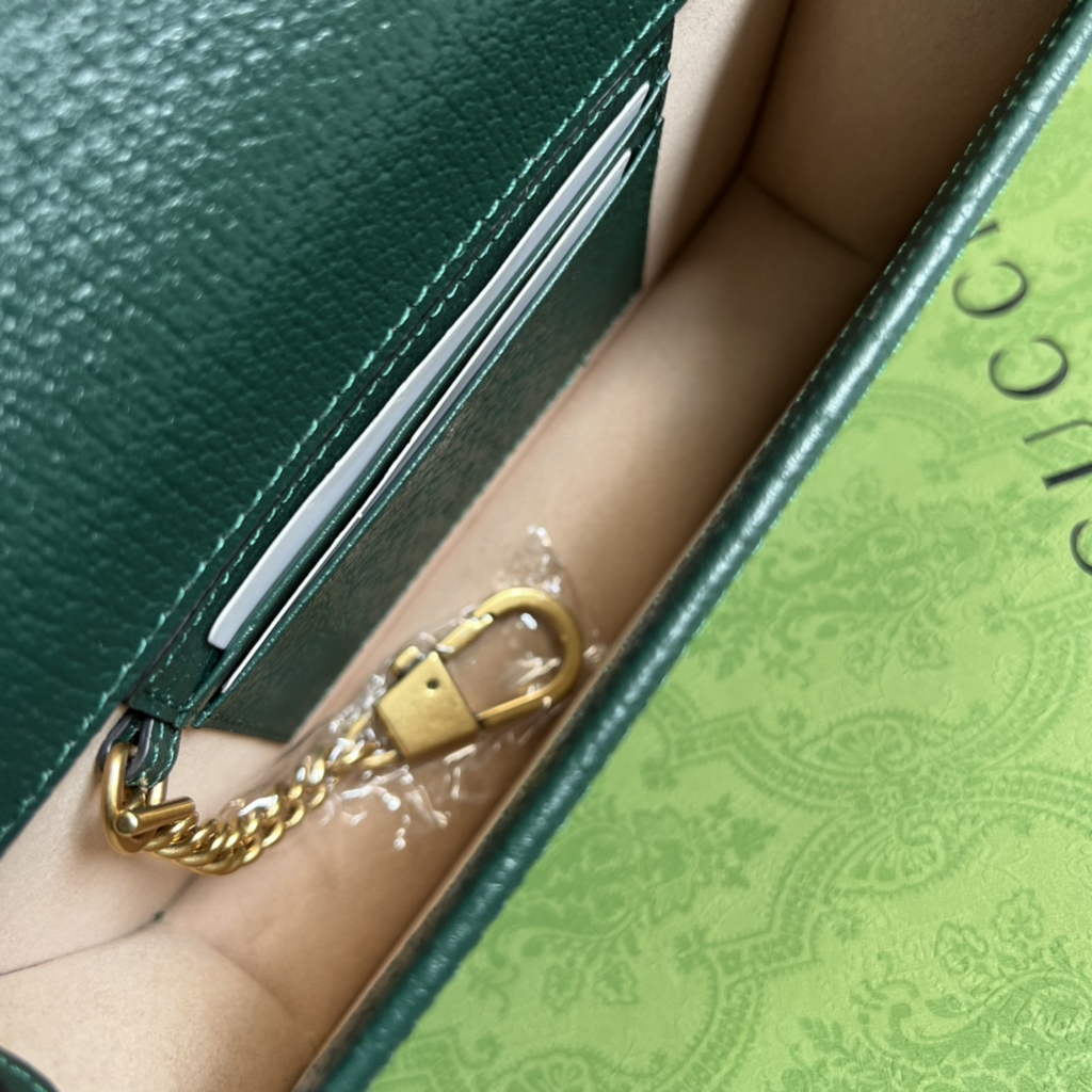 Gucci 696817 Diana mini bag with bamboo Green leather