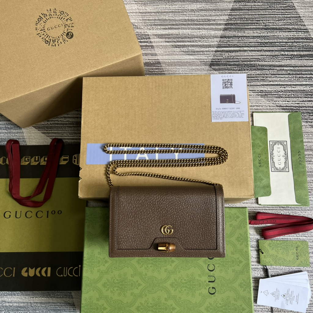 Gucci 696817 Diana mini bag with bamboo brown leather