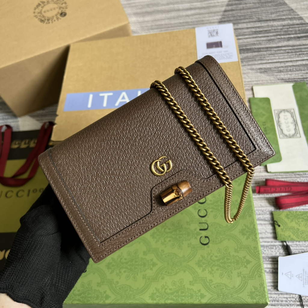 Gucci 696817 Diana mini bag with bamboo brown leather