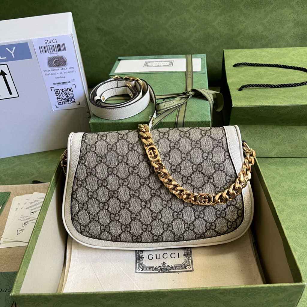 Gucci 699268 Blondie shoulder bag GG Supreme beige leather