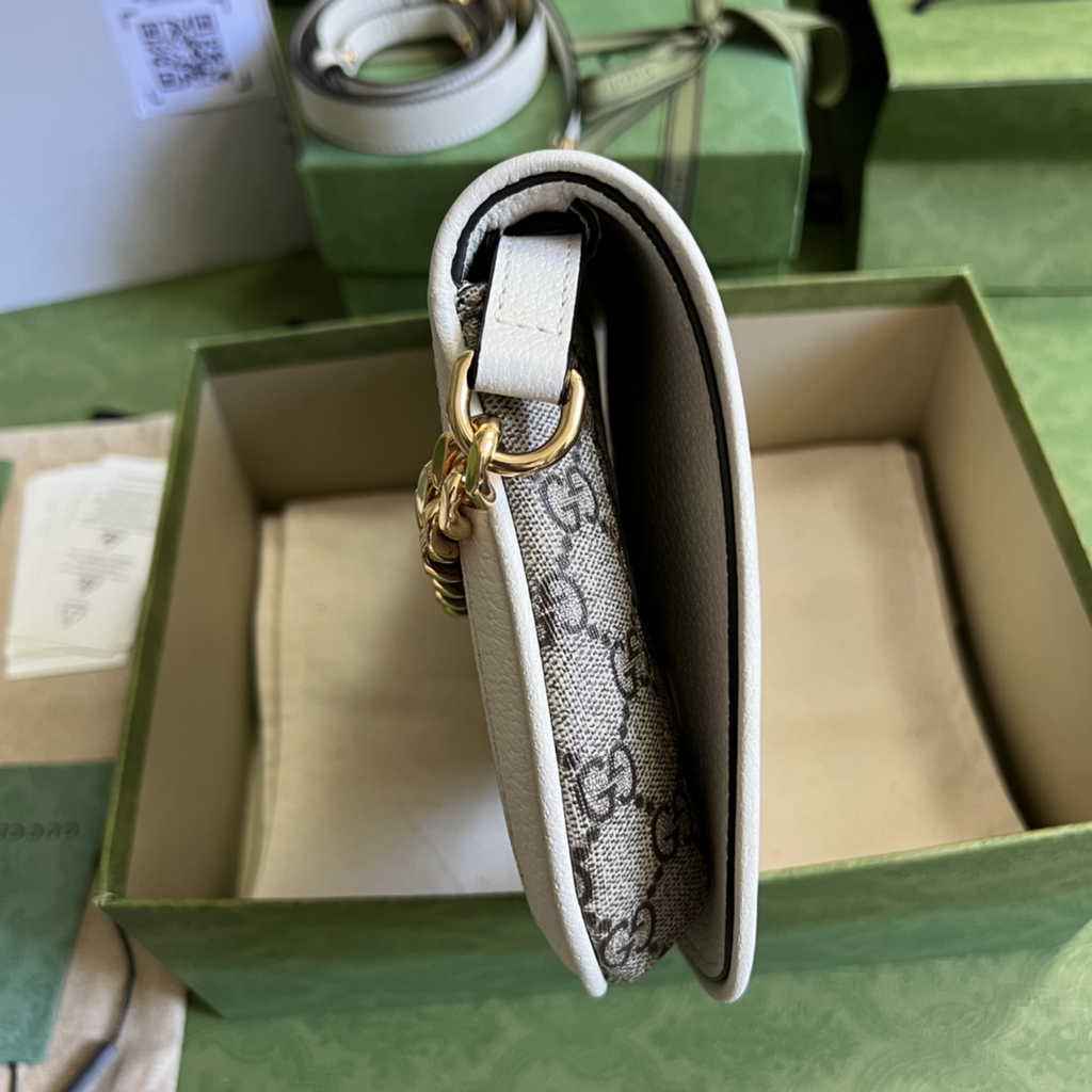 Gucci 699268 Blondie shoulder bag GG Supreme beige leather