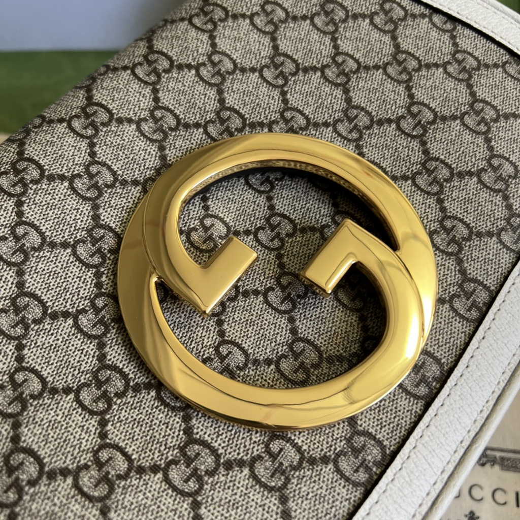 Gucci 699268 Blondie shoulder bag GG Supreme beige leather