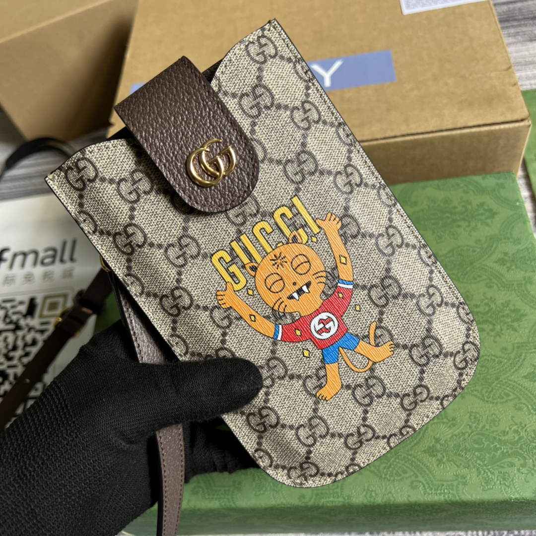 Gucci ‎‎700732 cat print phone case Beige and ebony GG Supreme canvas