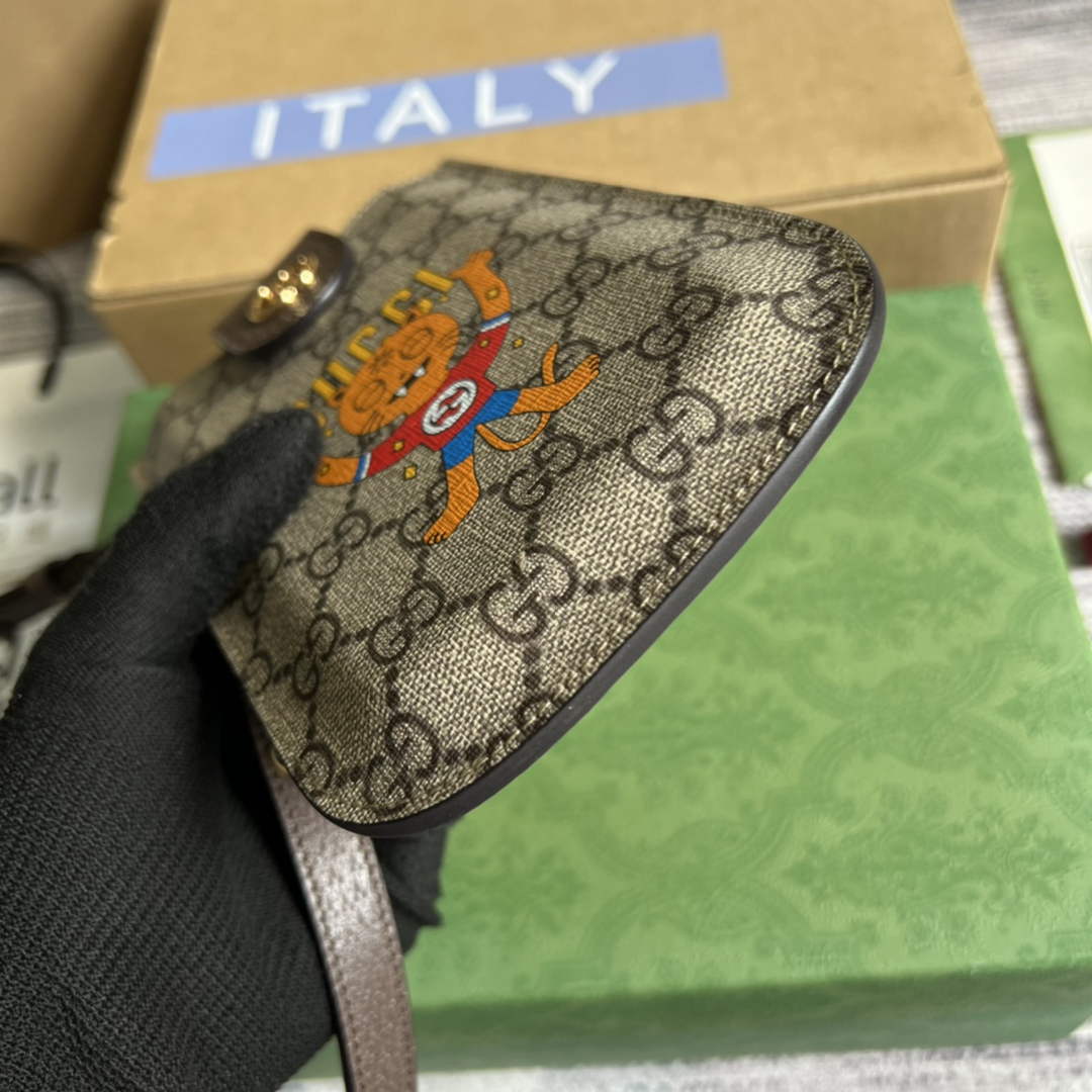 Gucci ‎‎700732 cat print phone case Beige and ebony GG Supreme canvas