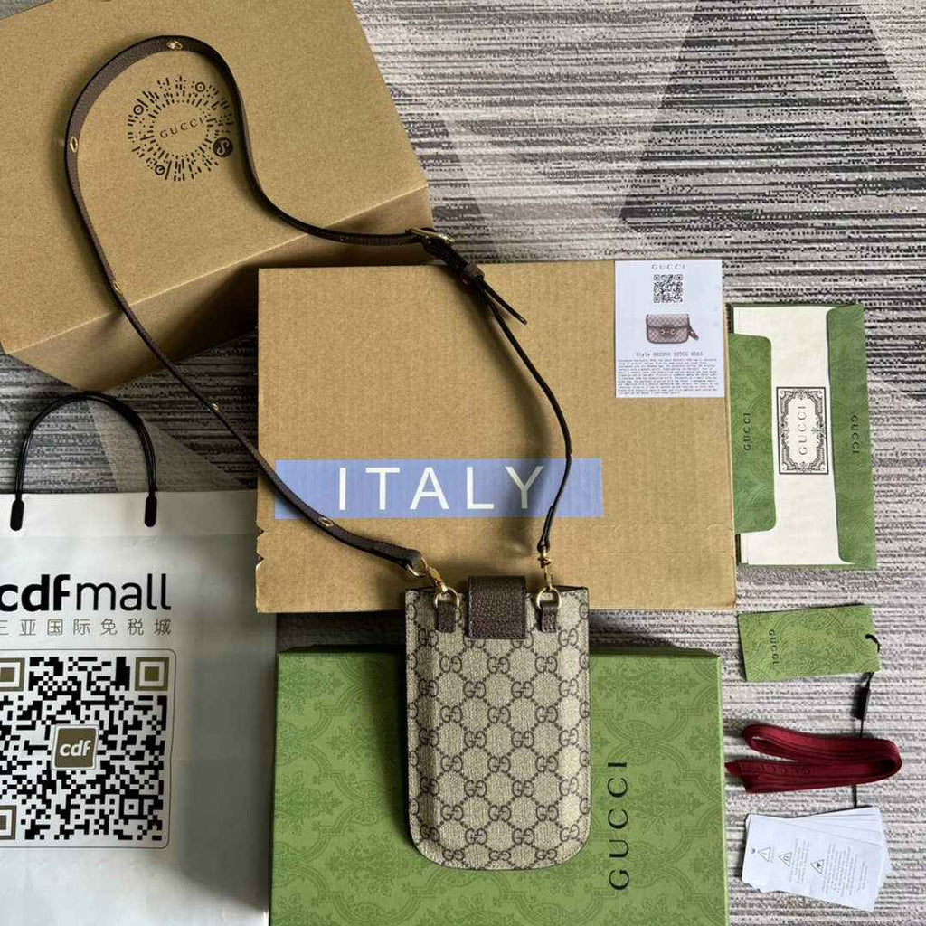 Gucci ‎‎700732 cherry print phone case Beige and ebony GG Supreme canvas