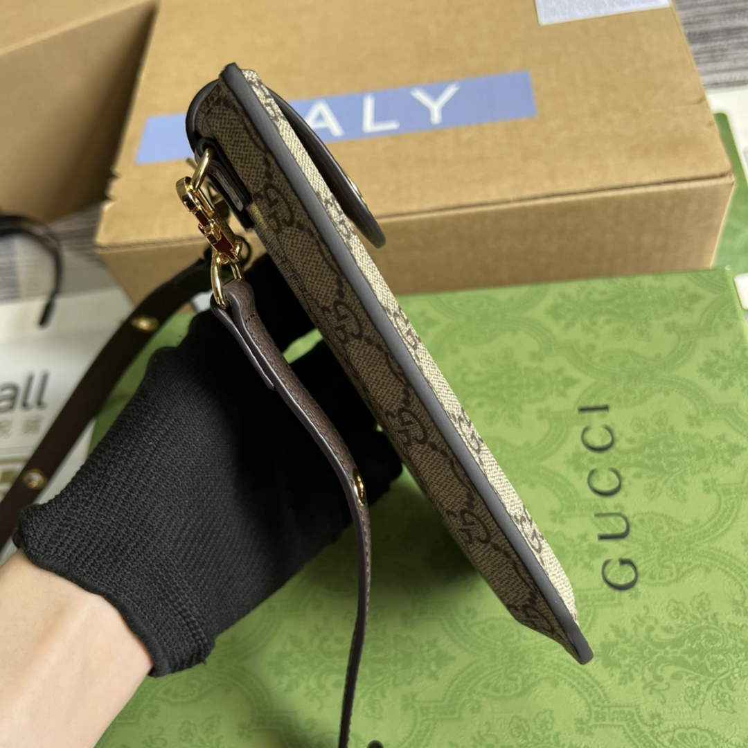 Gucci ‎‎700732 cherry print phone case Beige and ebony GG Supreme canvas