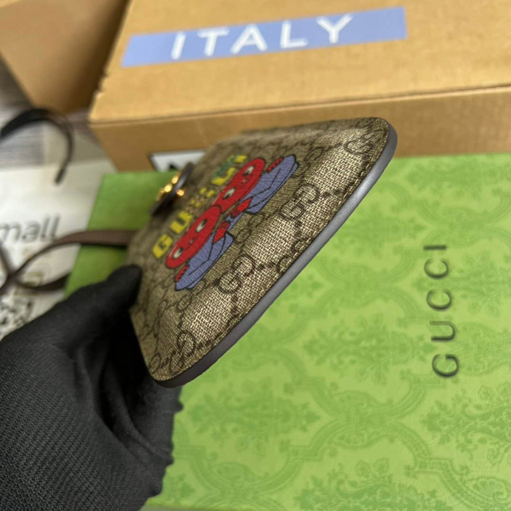 Gucci ‎‎700732 cherry print phone case Beige and ebony GG Supreme canvas