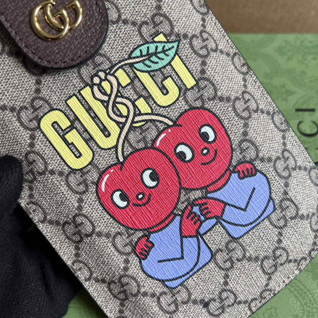 Gucci ‎‎700732 cherry print phone case Beige and ebony GG Supreme canvas