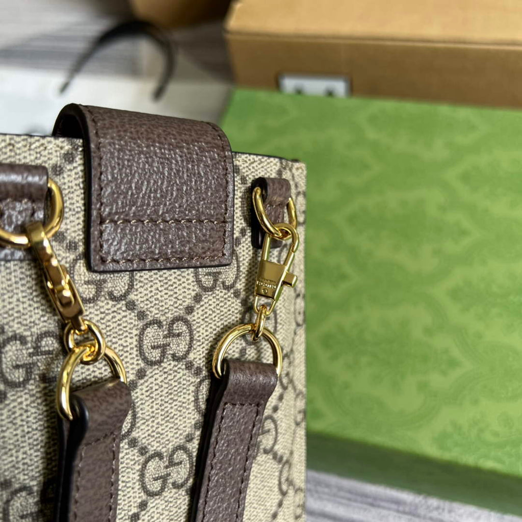 Gucci ‎‎700732 cherry print phone case Beige and ebony GG Supreme canvas